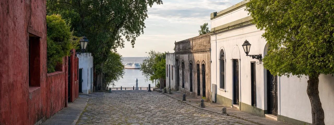 Колония-дель-Сакраменто: исторический город, паром и поездка из Монтевидео